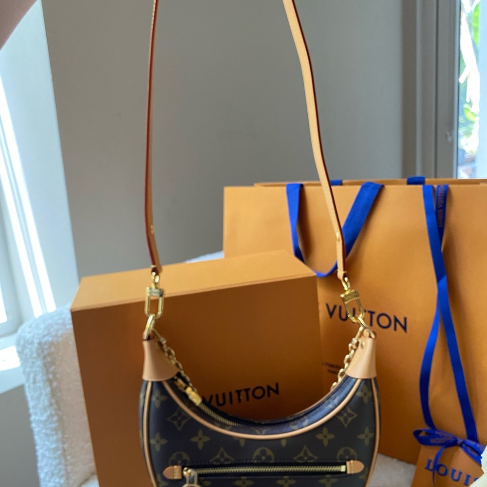 Louis Vuitton loop handbag 2022 - Picture 2 of 16